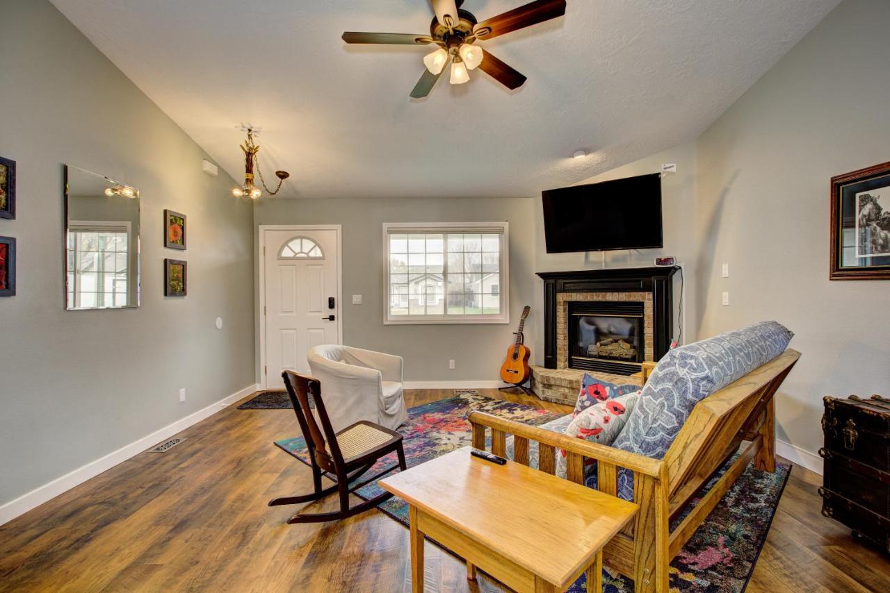Hello Dolly! 3 Beds, 2 Bath, 2 Tv'S, Fireplace, Quiet Neighborhood In Star, Id Minutes From Walking Trails And River Views อีเกิล ภายนอก รูปภาพ